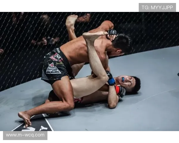 托培齐那尔·努尔兰轻量级背后裸绞击败安皓锋 展现年轻小将缠斗技巧与实力