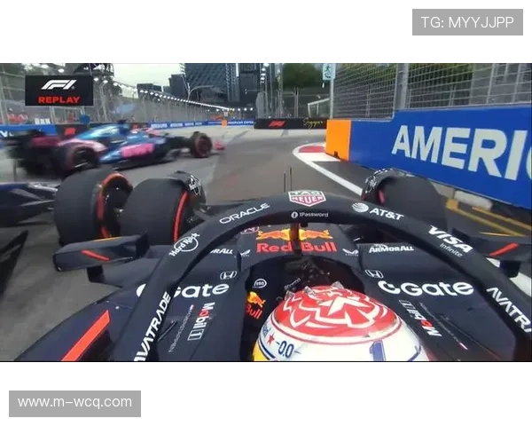 汉密尔顿与科拉平托碰撞退赛,七届世界冠军坦言赛车稳定性不足 汉密尔顿与科拉平托碰撞退赛,七届世界冠军坦言赛车稳定性不足